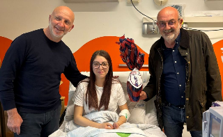 Samb, delegazione rossoblù regala uova di Pasqua in ospedale