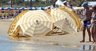 Malore fatale sulla spiaggia, muore un 91enne