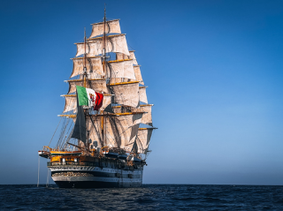 Il giovane velista sambenedettese Antonio Di Lorenzo a bordo dell’Amerigo Vespucci