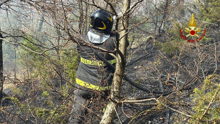 Incendio ad Arquata del Tronto: vigili del fuoco domano le fiamme a Lisignano