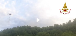 Incendio sulla collina di Monterocco: notte di lavoro per i Vigili del Fuoco, situazione sotto controllo