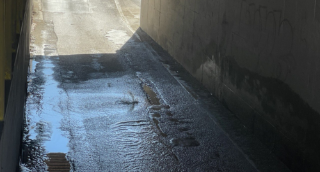 San Benedetto, zampillo d’acqua nel sottopasso di via Mare: il Comune al lavoro con RFI per risolvere il problema